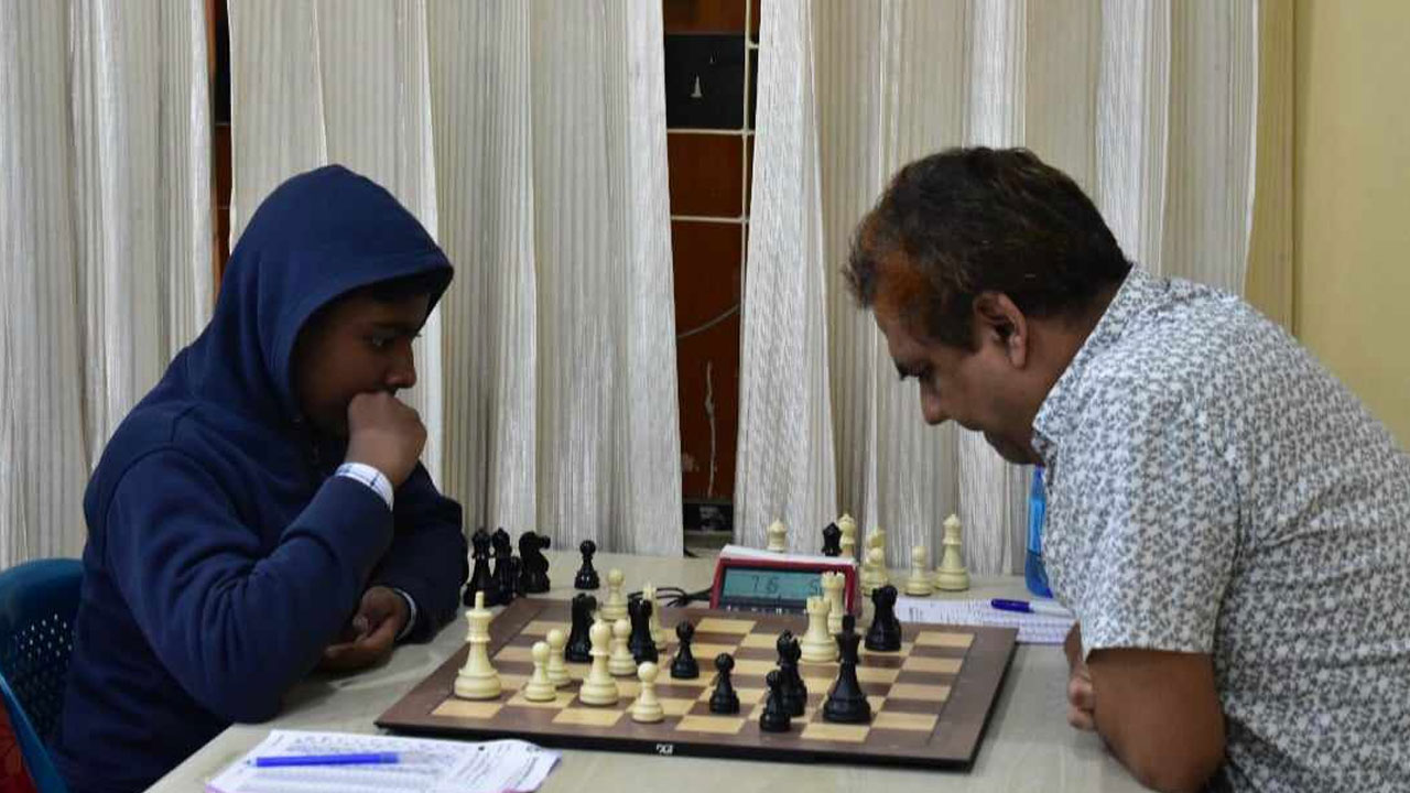 গ্র্যান্ডমাস্টারকে রুখে দিলেন ক্যান্ডিডেট মাস্টার