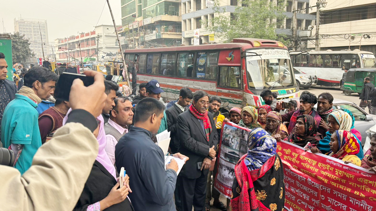 তীব্র শীতে কষ্টে থাকা সিটি পল্লীর বাসিন্দারা কমিশনের দ্বারস্থ