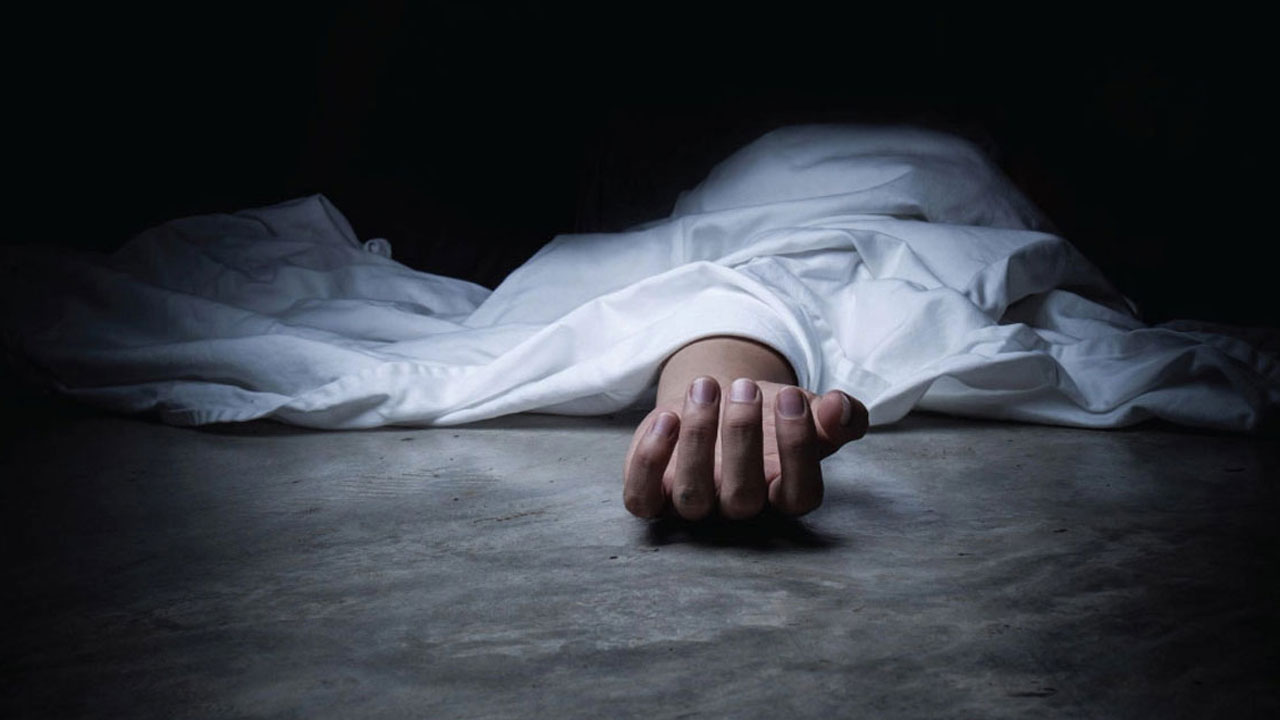 বাড্ডায় পারিবারিক কলহের জেরে ফাঁস নিলেন যুবক