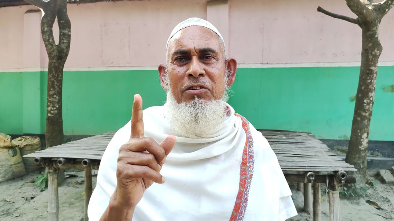 ওঝা কাশেম হাজী বললেন, ‘সাপে কাটলে হাসপাতালে যাওয়াই ভালো’