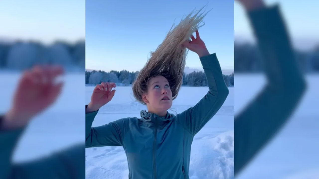 ভিডিও: কনকনে ঠান্ডায় ঘরের বাইরে পা দিতেই জমে গেল চুল