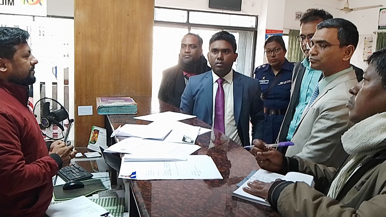 হাজীগঞ্জে ১১ হাসপাতালকে সোয়া ৫ লাখ টাকা জরিমানা