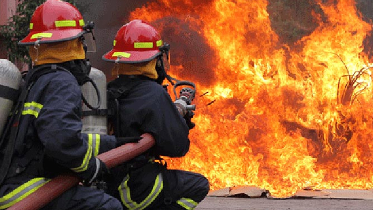 উত্তরায় আবাসিক ভবনে আগুন