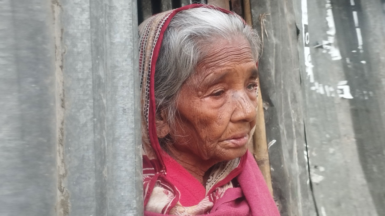 ‘আইতোত ঠান্ডাতে ঘুমে ধরে না, খুব কষ্ট মোর’