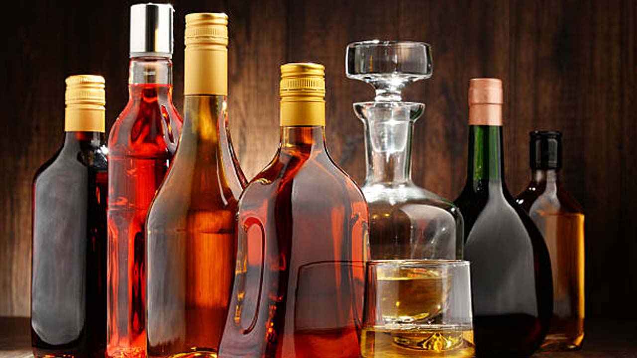 যুব ক্রিকেটারদের ব্যাগে মদের বোতল, তদন্তের নির্দেশ