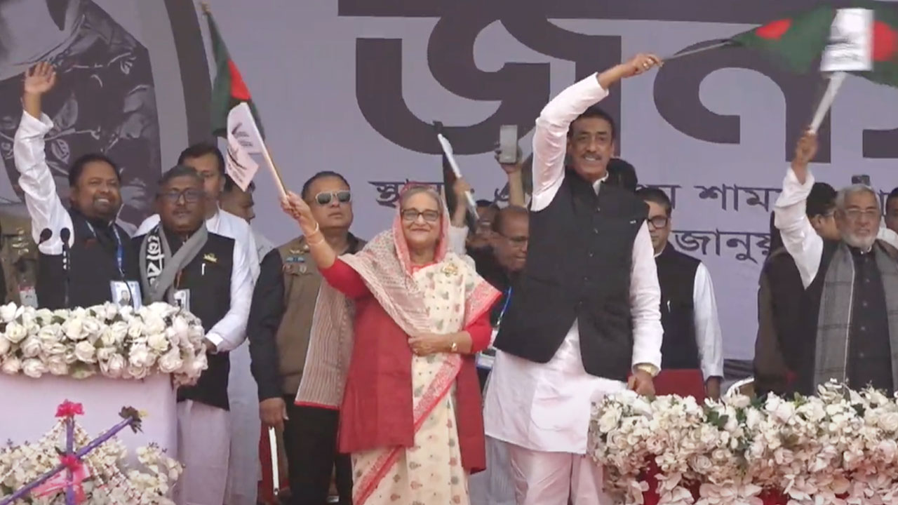 নারায়ণগঞ্জের জনসভা মঞ্চে প্রধানমন্ত্রী