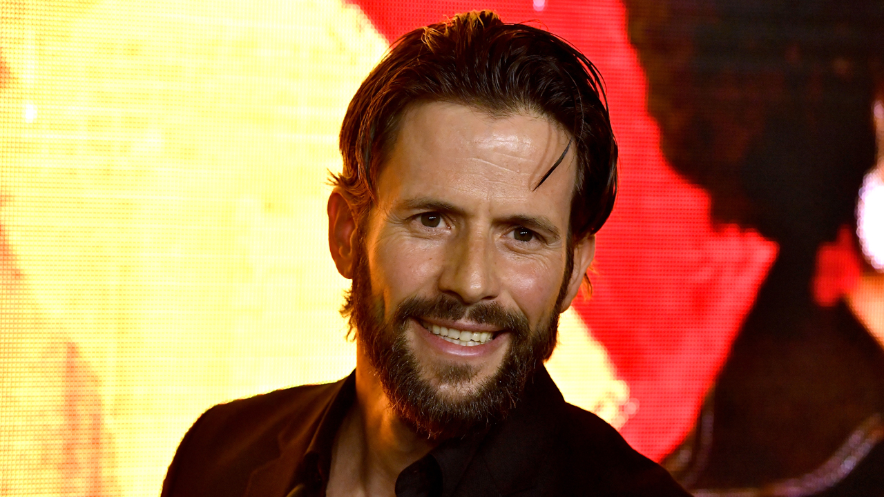 বিমান দুর্ঘটনায় দুই মেয়েসহ হলিউডের অভিনেতা নিহত