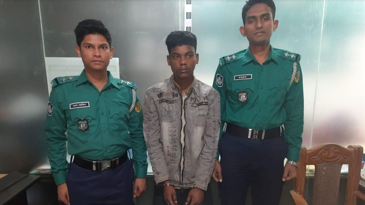 চট্টগ্রামে অটোরিকশা চালক খুনের ঘটনায় যুবক গ্রেপ্তার, ছুরি উদ্ধার