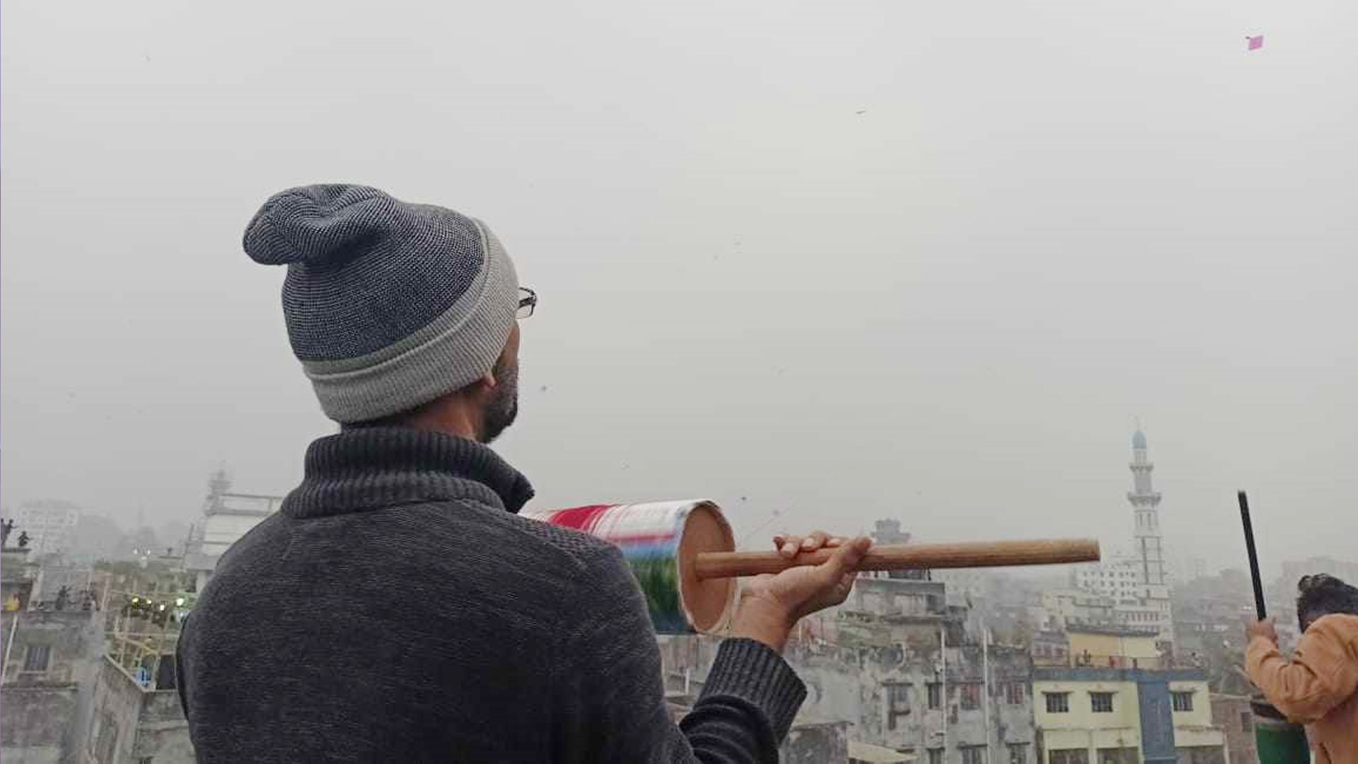 সাকরাইনে মজেছে পুরান ঢাকাবাসী, আকাশে উড়ছে রং-বেরঙের ঘুড়ি