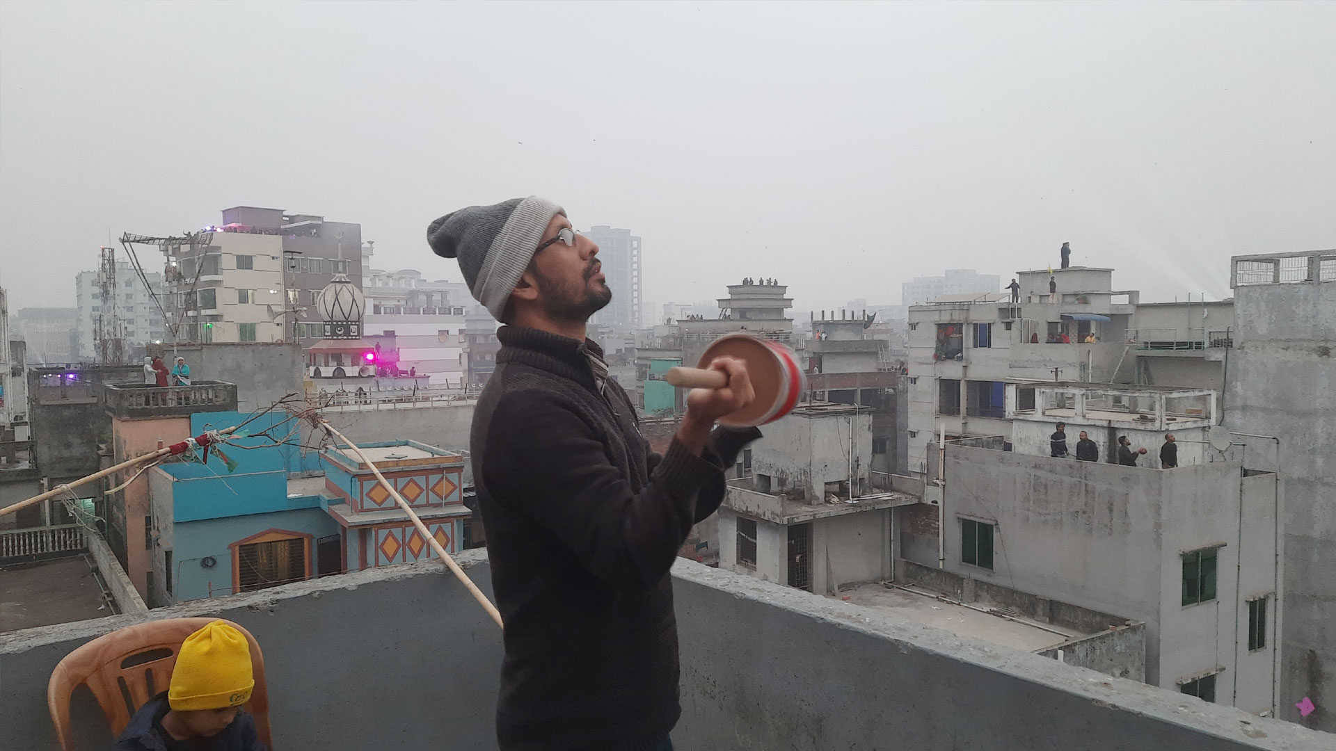 ‘মাঞ্জা’ দেওয়া ঘুড়ির সুতা কাটাকাটিতে জমেছে সাকরাইন