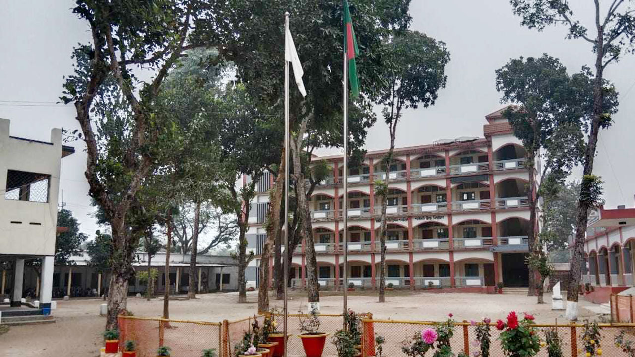 ঠান্ডায় লালমনিরহাটে বন্ধ প্রাথমিক এবং মাধ্যমিক বিদ্যালয়