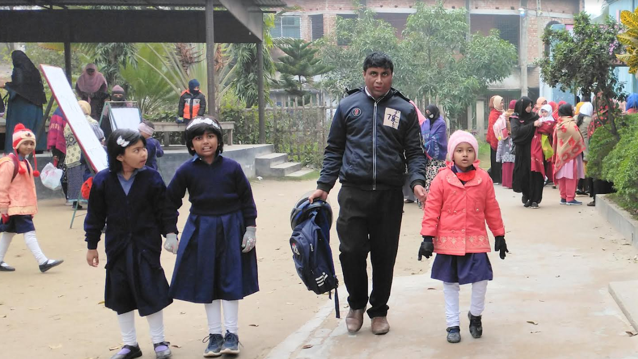 ৯ ডিগ্রি তাপমাত্রায় কাঁপছে যশোর, বন্ধ হয়নি শিক্ষাপ্রতিষ্ঠান