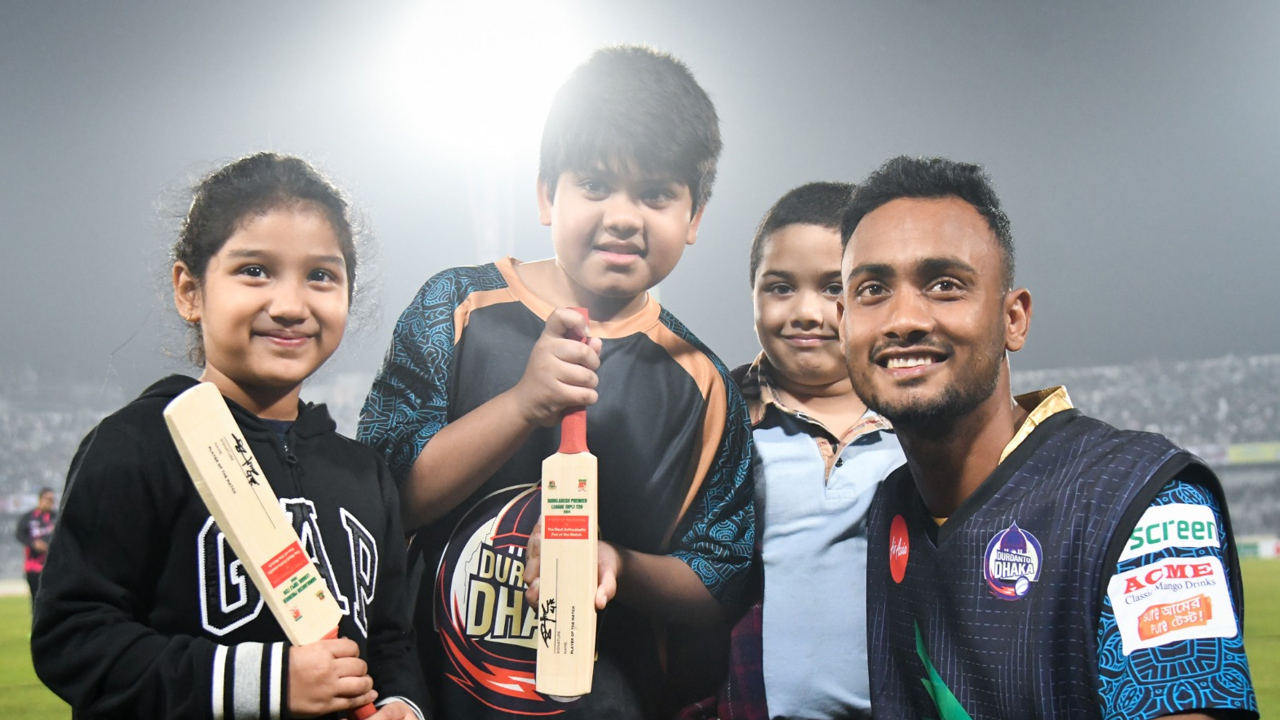 পরিবারের সামনে হ্যাটট্রিক, যা বললেন শরিফুল