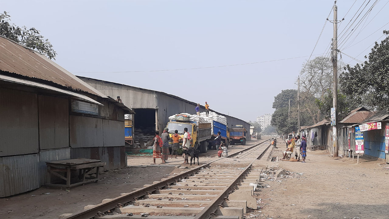 সিরাজগঞ্জে সূর্যের দেখা মিললেও কমেছে তাপমাত্রা