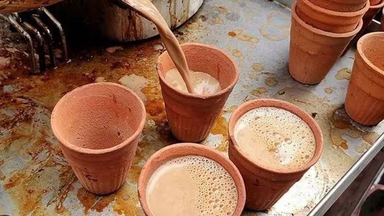 মাত্রাতিরিক্ত চা খান? ডেকে আনছেন যেসব বিপদ