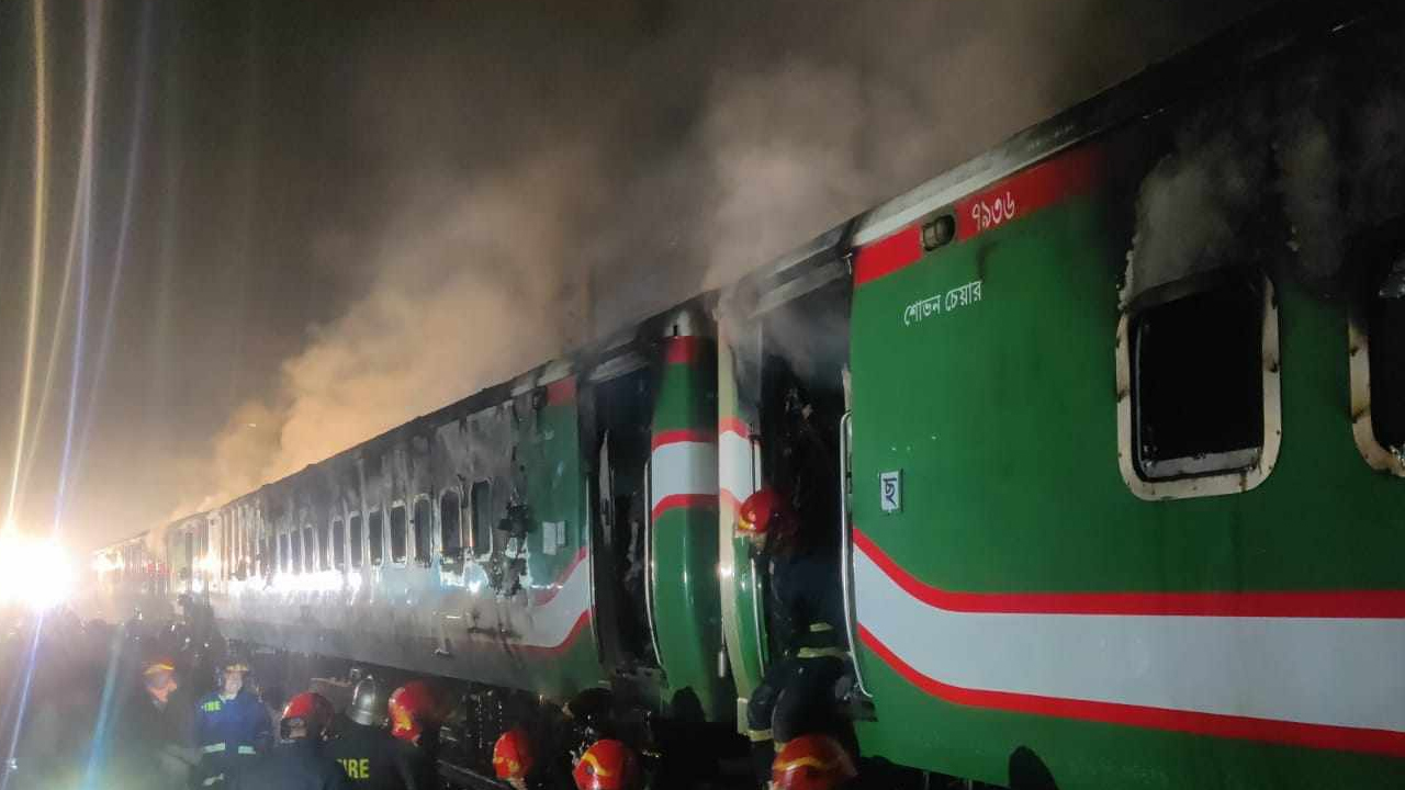 ঢাকা-মাওয়া রেলপথ ট্রেন চলাচল বন্ধ, চালু আছে ঢাকা-বিমানবন্দর