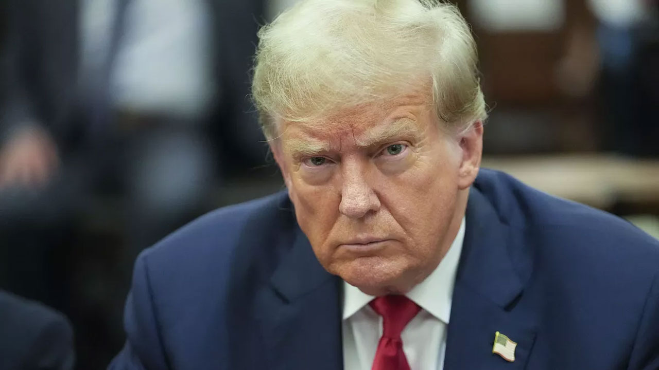 নির্বাচনে ট্রাম্প অংশ নিতে পারবেন কি না রায় দেবেন আদালত