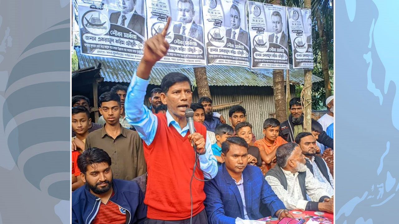 প্রকাশ্যে নৌকায় সিল মারতে বললেন ইউপি সদস্য