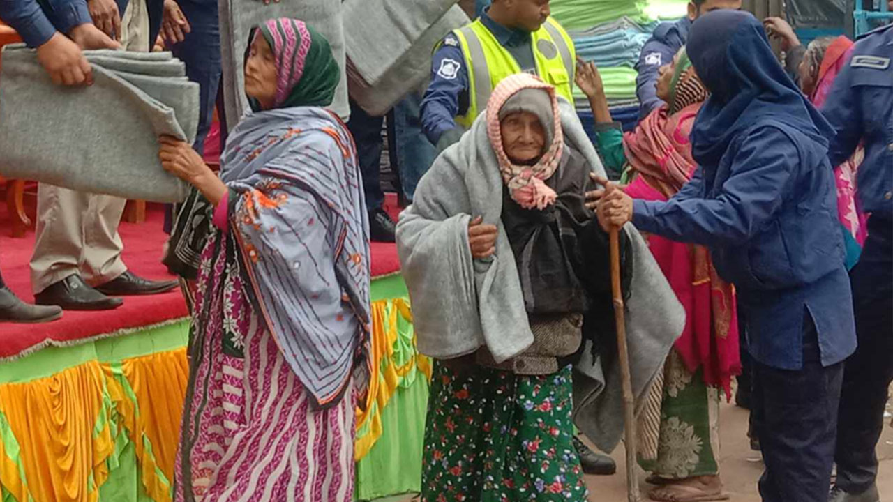 ‘জারত এই কম্বলটা মোক অনেক শান্তি দিবে বাহে’