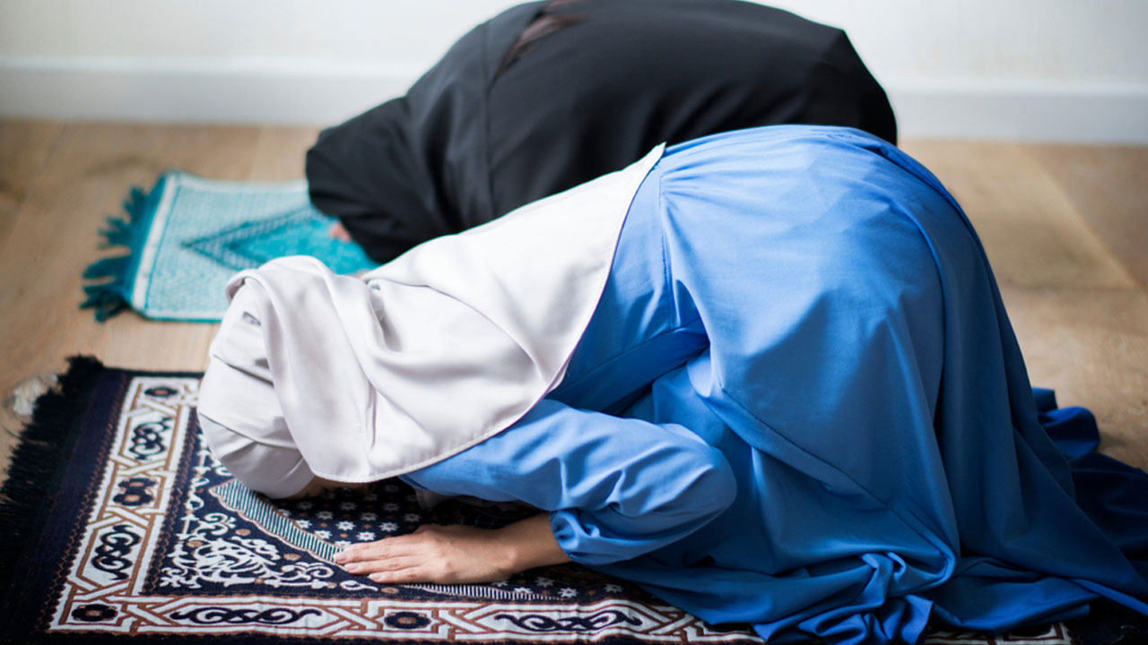নামাজে মেয়েদের হঠাৎ পিরিয়ড শুরু হলে করণীয়