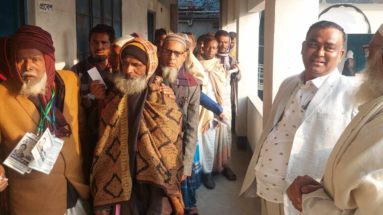 গাজীপুরে ৫টি আসনে শুরু হয়েছে ভোটগ্রহণ