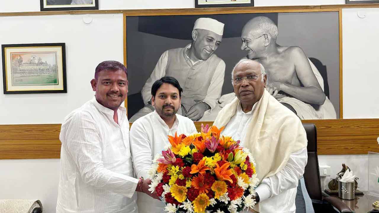 বিদ্রোহী প্রার্থীর ফিরে আসা, লোকসভায় ১০০ আসন অর্জনের পথে কংগ্রেস