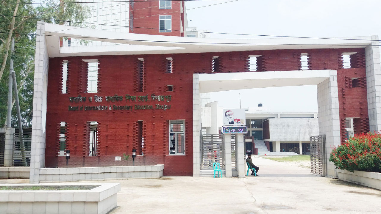 দিনাজপুরে বোর্ড চ্যালেঞ্জ করে জিপিএ-৫ পেয়েছে ১৬০ শিক্ষার্থী