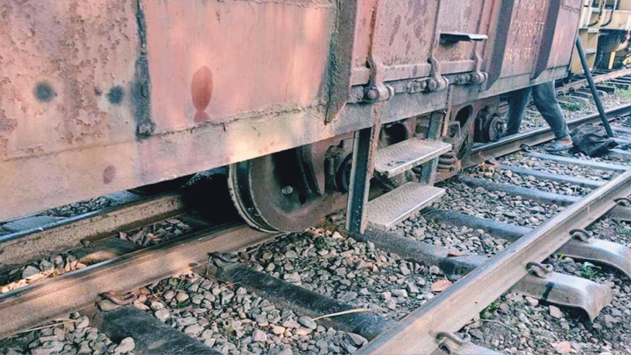 কিশোরগঞ্জে লাইনচ্যুত ব‌গি উদ্ধার, ট্রেন চলাচল স্বাভাবিক