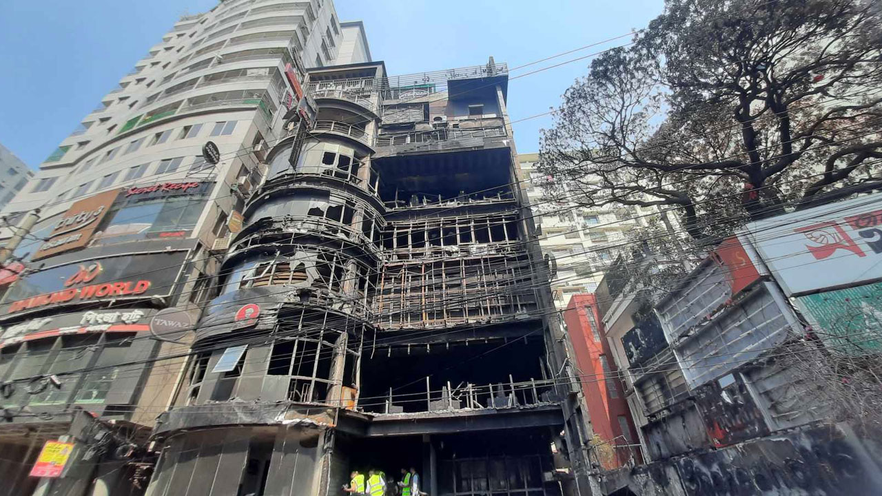 বেইলি রোডের ঘটনায় গ্রেপ্তার শ্রমিকদের তালিকা চান হাইকোর্ট