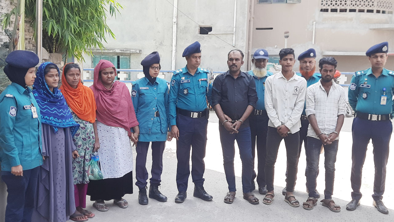 অভিনয়ের প্রলোভনে তরুণীকে আটকে অনৈতিক কর্মকাণ্ড, গ্রেপ্তার ৬