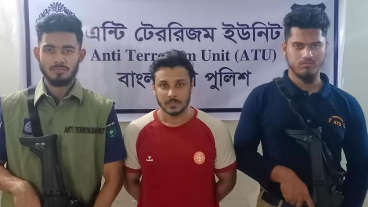 অনলাইনে চাকরি দেওয়ার নামে প্রতারণা, গ্রেপ্তার ১