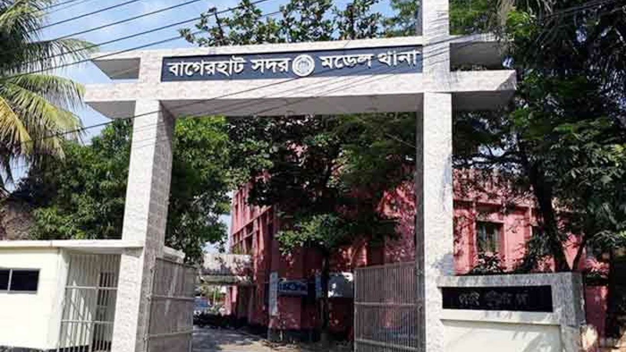 ঘের দখল করতে অবসরপ্রাপ্ত বিজিবির সদস্যকে কুপিয়ে আহত