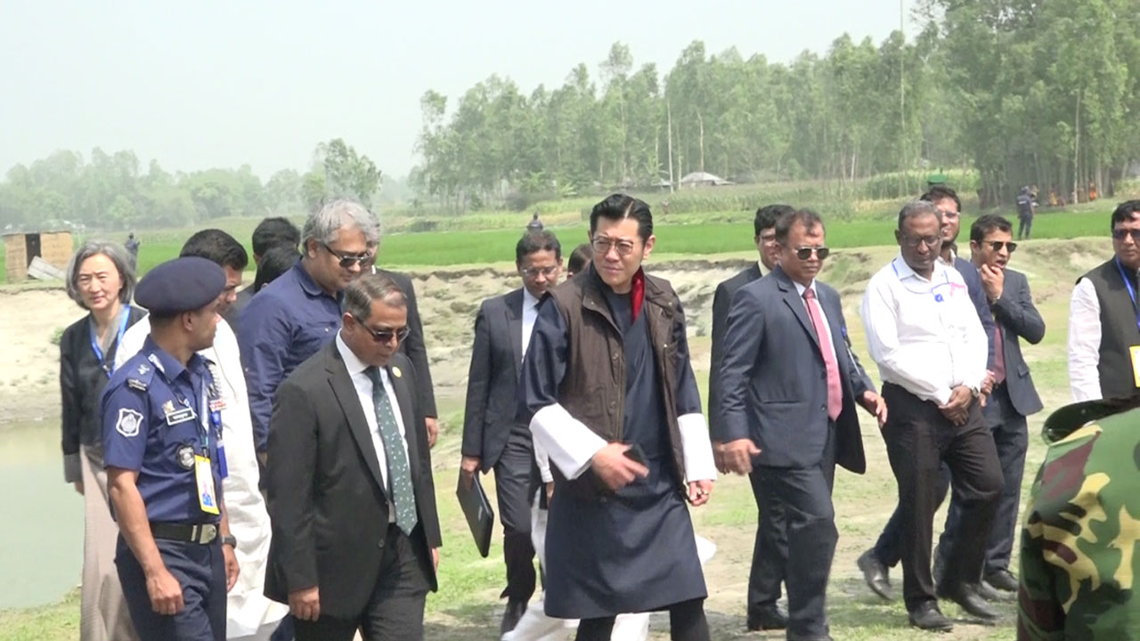 কুড়িগ্রামে অর্থনৈতিক অঞ্চল পরিদর্শন করলেন ভুটানের রাজা 