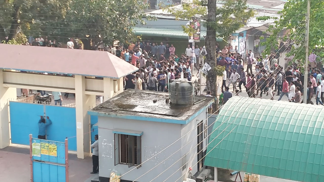 বাকৃবিতে ছাত্রলীগের দুই গ্রুপে সংঘর্ষ, আহত ৮