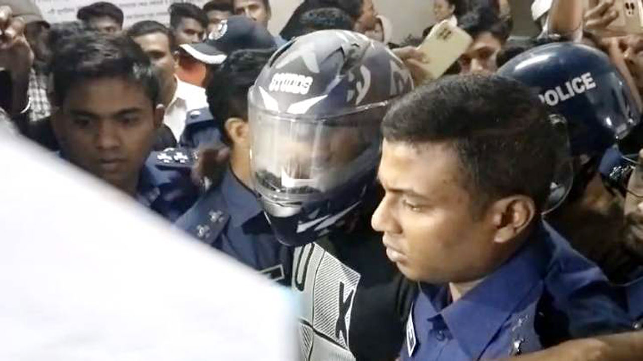 অবন্তিকার আত্মহত্যা : সহকারী প্রক্টর ও সহপাঠী রিমান্ডে  