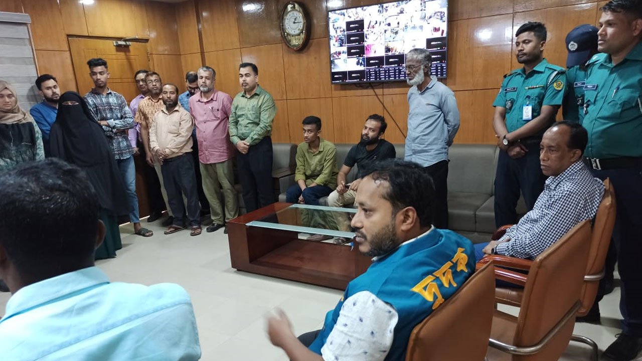 চট্টগ্রাম বিভাগীয় পাসপোর্ট কার্যালয়ে দুদকের হানা