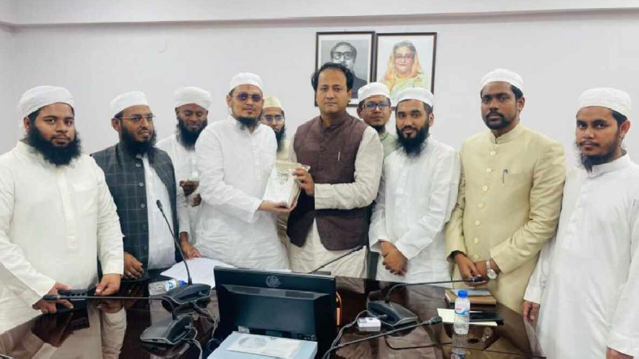 স্কুল-কলেজে কওমি শিক্ষার্থীদের ধর্মীয় শিক্ষক হিসেবে নিয়োগের দাবি