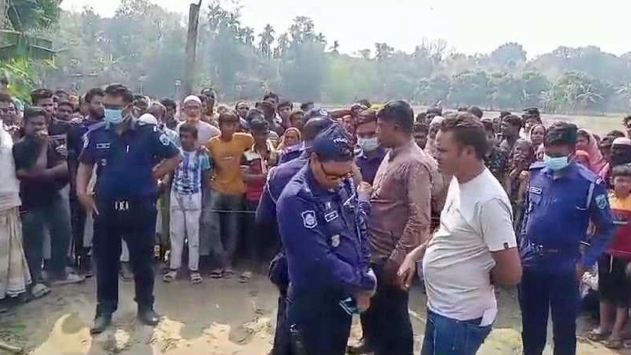 নাটোরে রাস্তার পাশে পড়ে ছিল যুবকের মরদেহ