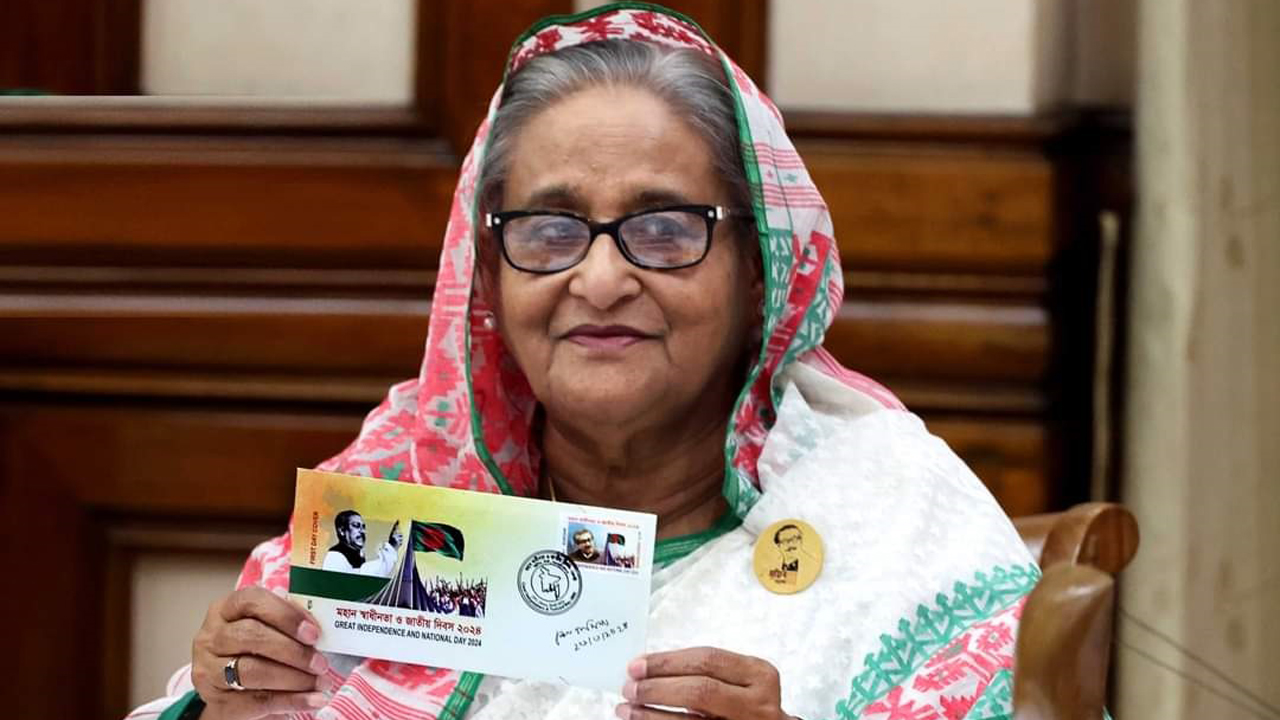 স্বাধীনতা দিবসে স্মারক ডাকটিকিট ও খাম অবমুক্ত করলেন প্রধানমন্ত্রী