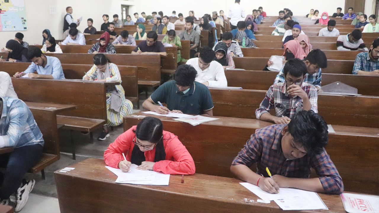 রাবির ‘সি’ ইউনিটের ভর্তি পরীক্ষা অনুষ্ঠিত, উপস্থিতি ৮২ শতাংশ