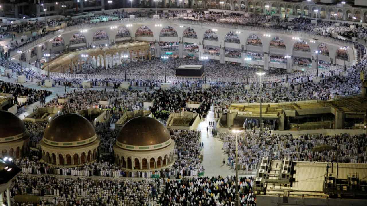 রমজানে মক্কা-মদিনায় উমরাহ যাত্রীদের ঢল