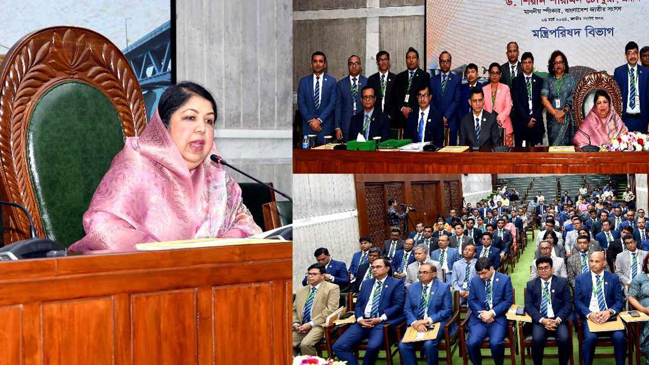 সেবক হয়ে জেলা প্রশাসকদের কাজ করে যেতে হবে : স্পিকার