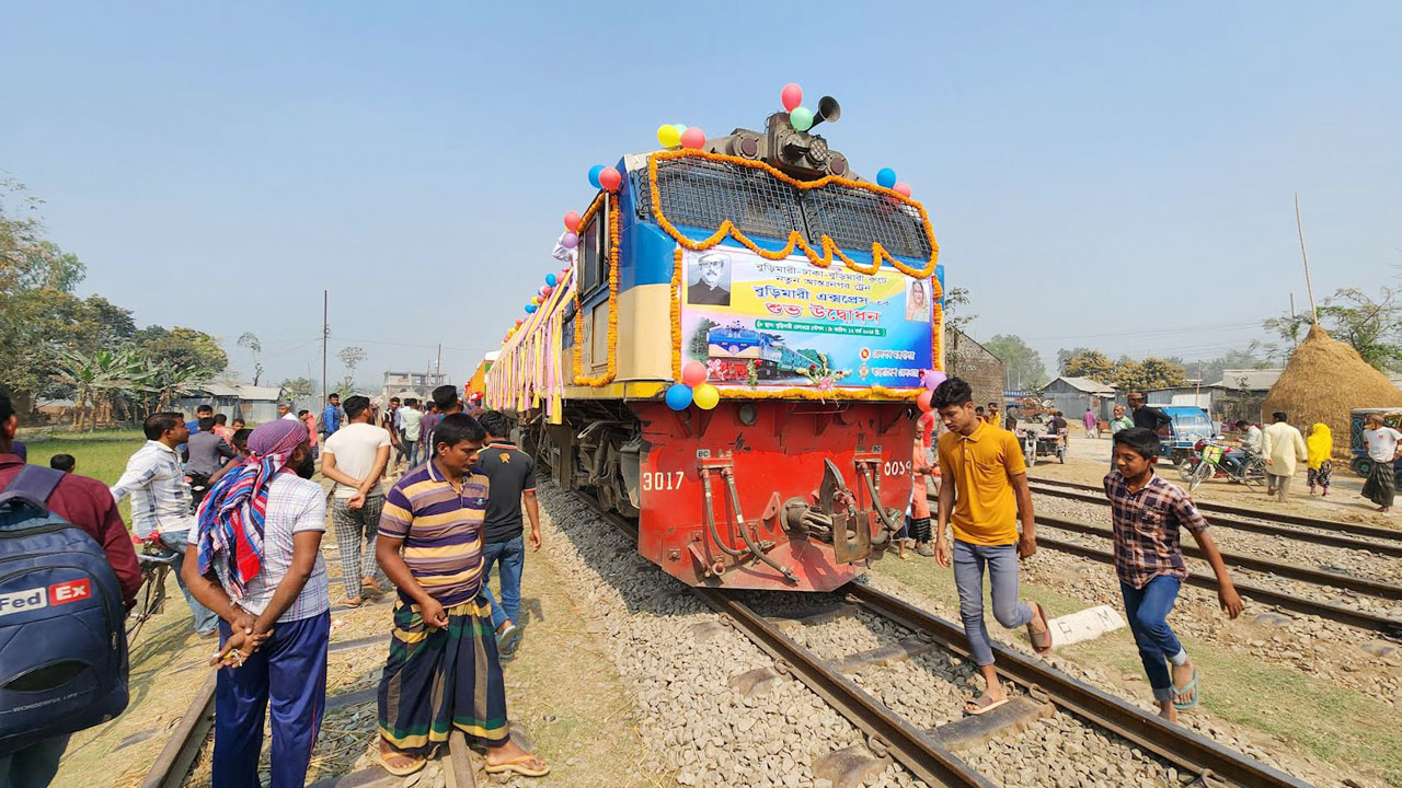 ১৩ বছর পর চালু বুড়িমারী এক্সপ্রেস, খুশির চেয়ে অসন্তোষই বেশি