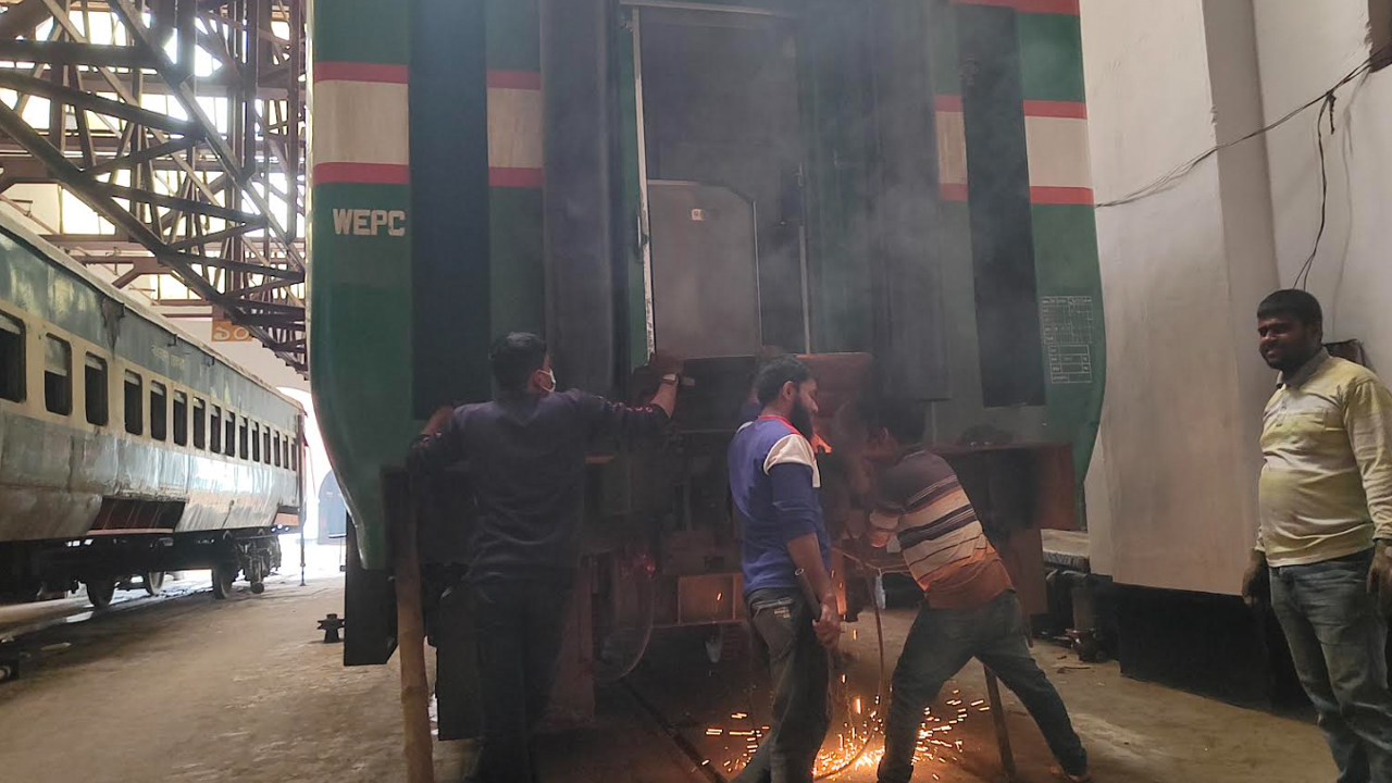 সৈয়দপুর রেলওয়ে কারখানায় প্রস্তুত হচ্ছে ১১০টি কোচ
