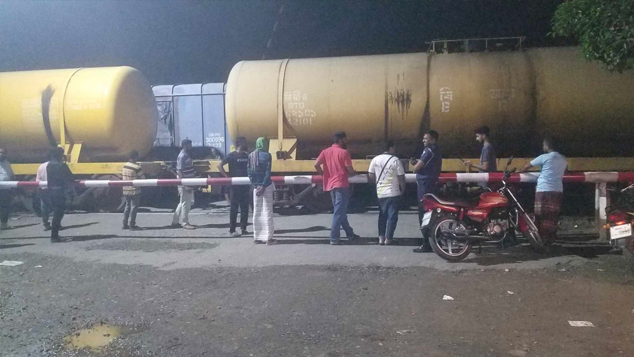 ঈশ্বরদীর ট্রেন দুর্ঘটনায় ৩ জনকে বরখাস্ত