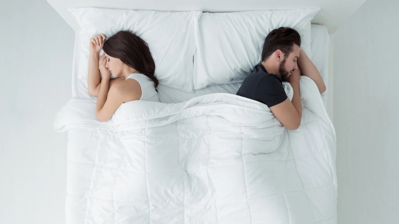 বিছানায় আর সুখ নেই! বাড়ছে যে অভ্যাস