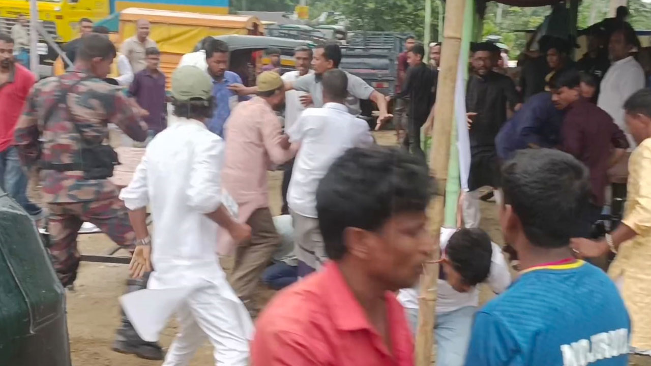 জালভোট দিতে গিয়ে যুবক আটক, ছবি তোলায় সাংবাদিককে মারধর