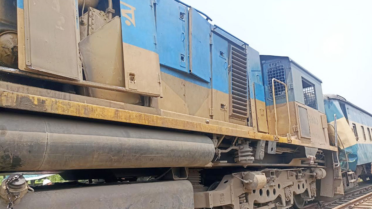 দুই ঘণ্টা পর গাজীপুরে ট্রেন চলাচল শুরু