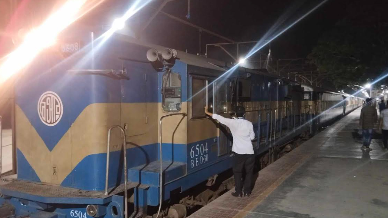 চন্দনা ও ভাঙ্গা কমিউটার ট্রেনের বাণিজ্যিক চলাচল শুরু