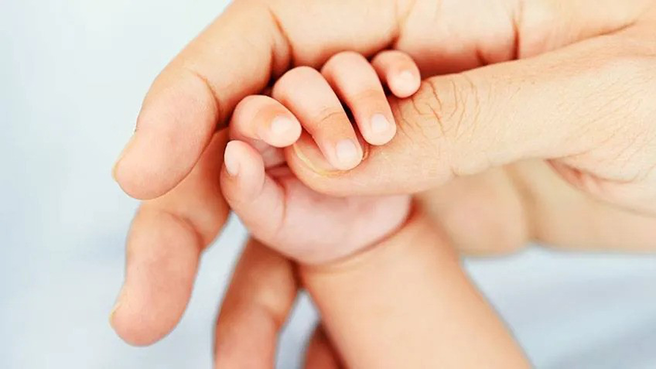 অনাগত সন্তান ছেলে নাকি মেয়ে দেখতে স্ত্রীর পেট কাটেন স্বামী